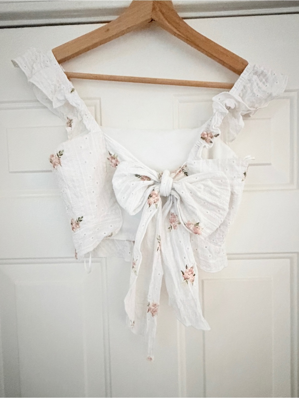 Kirious Los Angeles White Floral Eyelet Bow Back Crop Top. Sz S - Picture 3 of 6